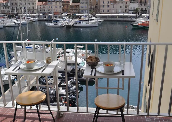 Duplex Plein Sud Sur Le Port De アパート